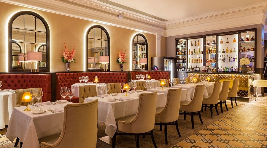 Dopracowana przestrzeń restauracyjna przygotowana dla miłośników wyjątkowej kuchni